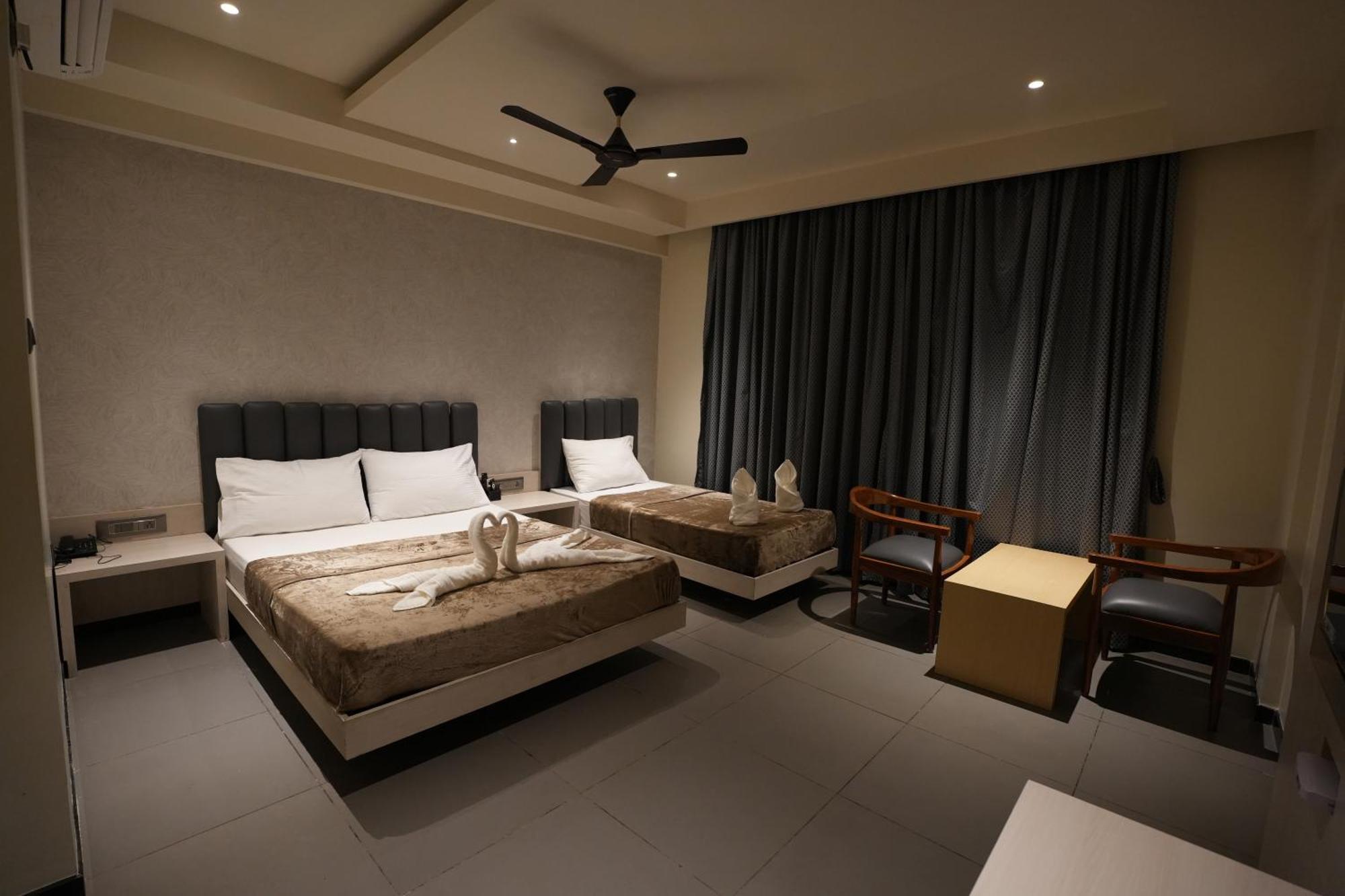 Hotel Swathi Hospet Buitenkant foto