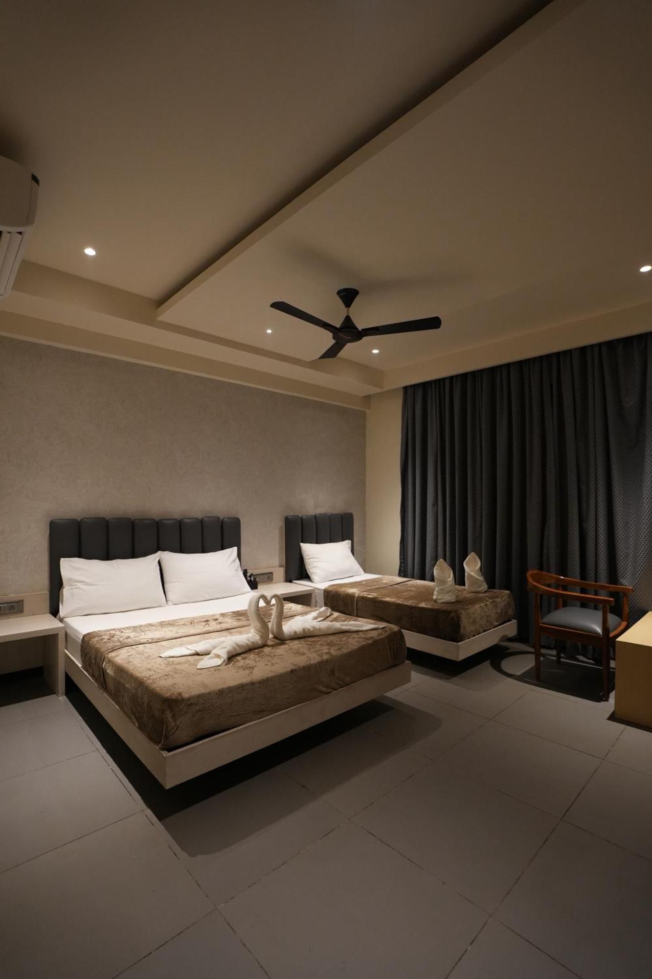 Hotel Swathi Hospet Buitenkant foto