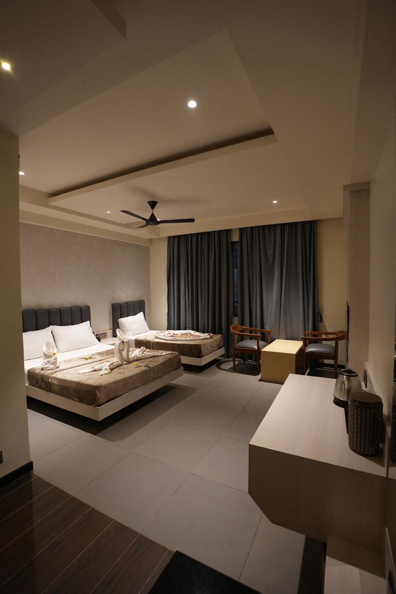 Hotel Swathi Hospet Buitenkant foto