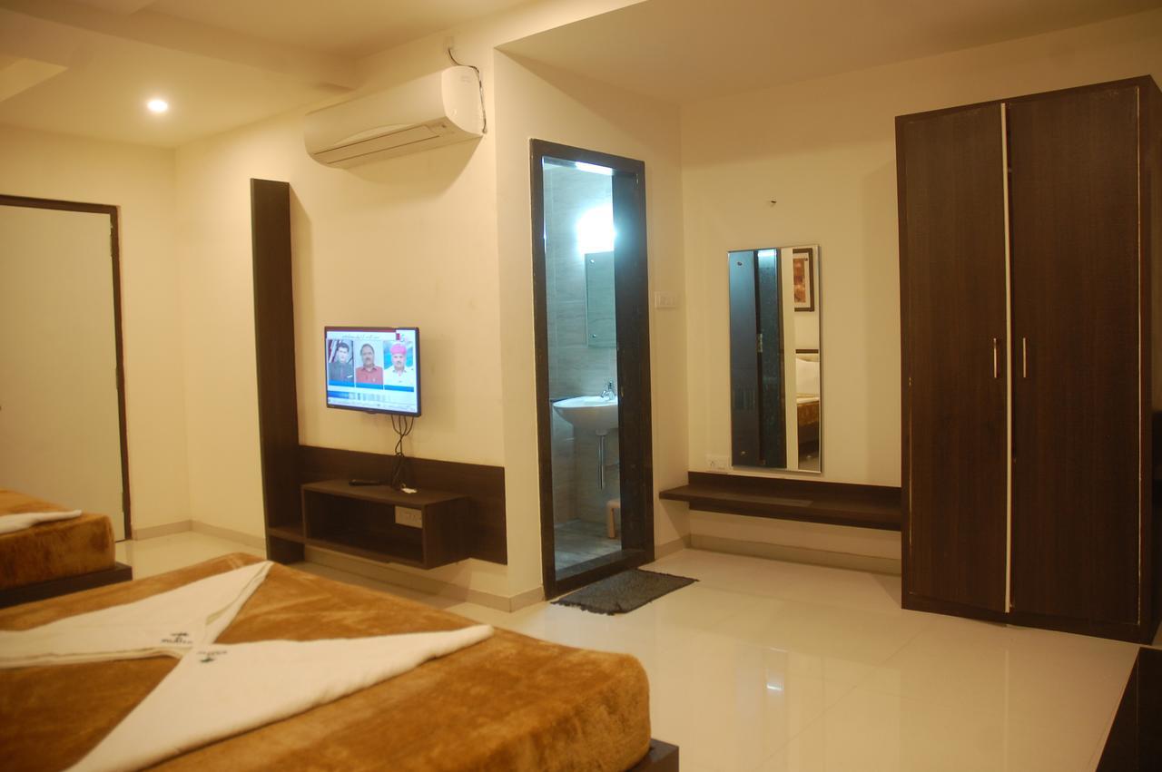 Hotel Swathi Hospet Buitenkant foto