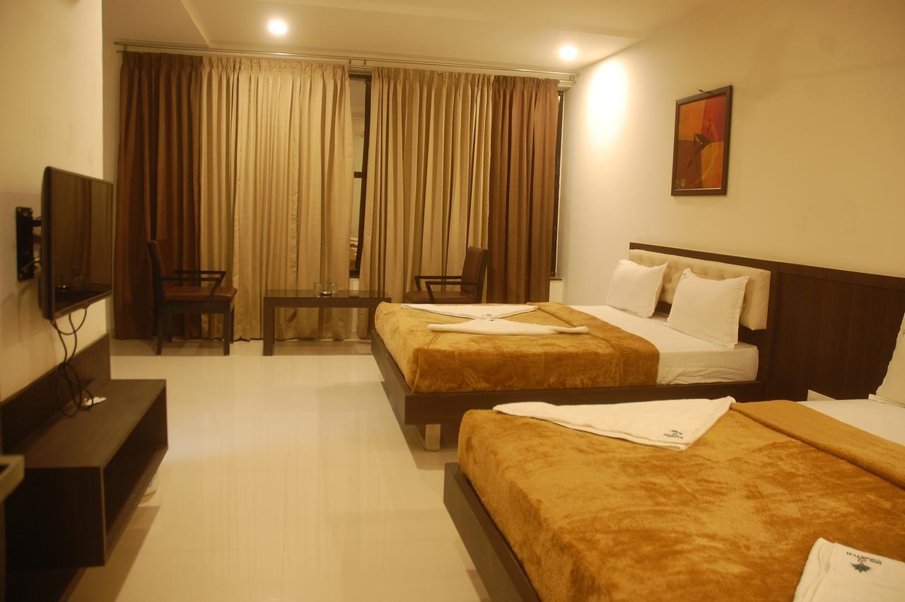 Hotel Swathi Hospet Buitenkant foto